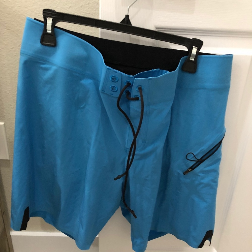 Lululemon Mens Swim Trunks GUC Size 36